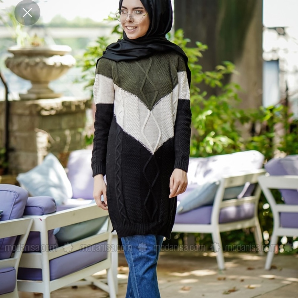 Multicoloured Pullover (Modest)